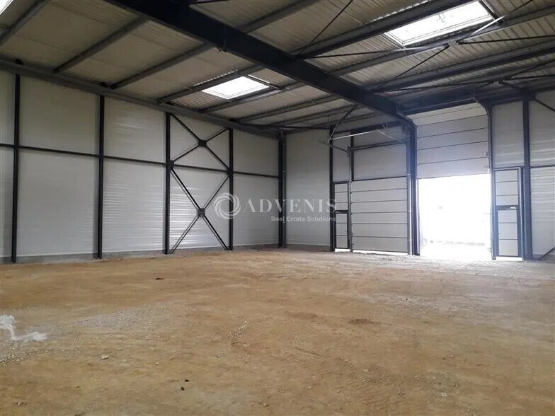 Local d'activités dans Moissy-Cramayel à vendre - Photo de l’immeuble – Image 3 sur 6