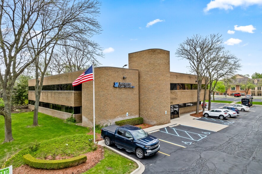 805 Oakwood Dr, Rochester, MI à louer - Photo de l’immeuble – Image 1 sur 29