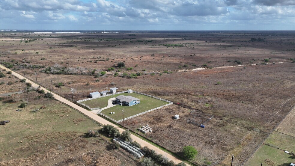 6195 Rexville Rd, Sealy, TX à vendre - Photo de l’immeuble – Image 2 sur 10