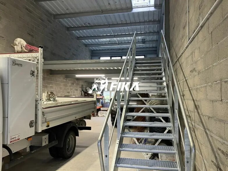 Local d’activités dans Montussan à louer - Photo intérieure – Image 2 sur 6