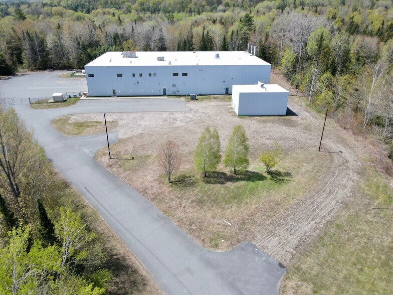 1227 Industrial Pky, Saint Johnsbury, VT à louer - Photo de l’immeuble – Image 3 sur 10
