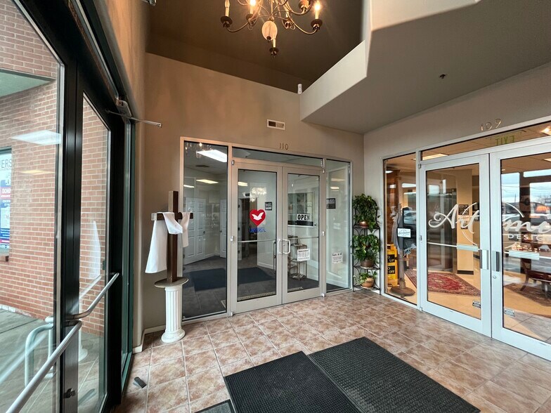 5601 W Clearwater Ave, Kennewick, WA à louer - Photo de l’immeuble – Image 3 sur 10