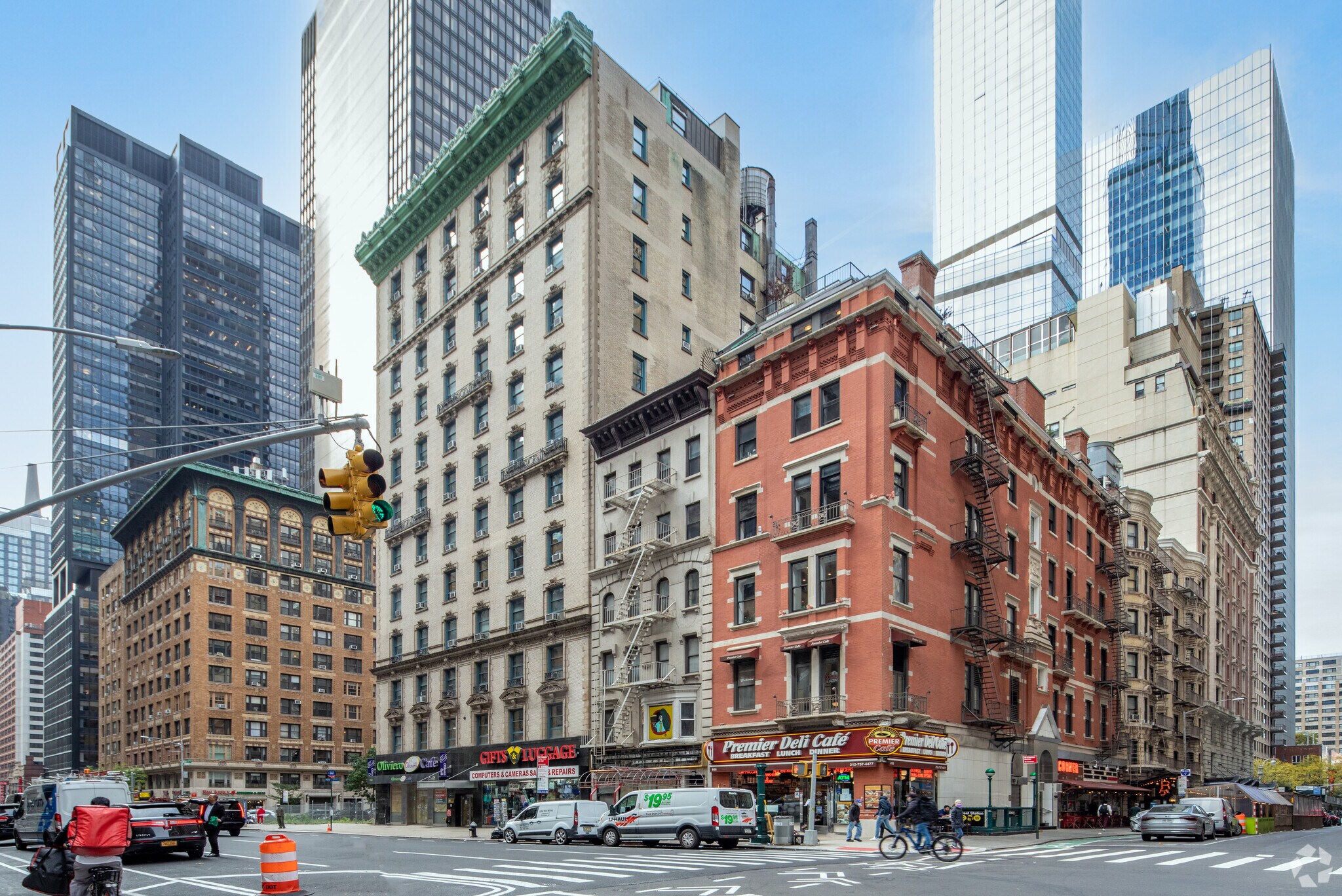 850 Seventh Ave, New York, NY à louer Photo de l’immeuble– Image 1 sur 5