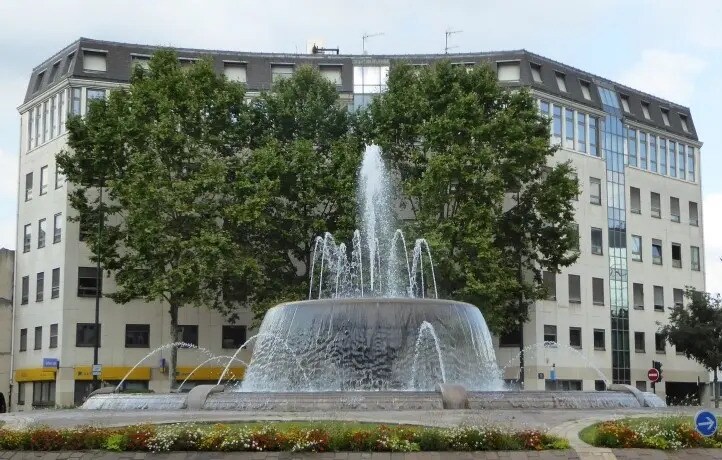 Bureau dans La Garenne-Colombes à louer - Photo de l’immeuble – Image 1 sur 8