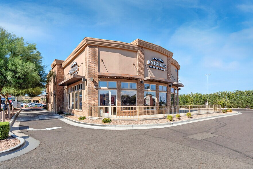 4730 E Ray Rd, Phoenix, AZ à louer - Photo de l’immeuble – Image 3 sur 14