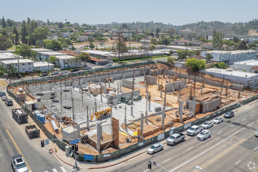 6168 Decena Dr, San Diego, CA à louer - Photo de l’immeuble – Image 2 sur 5