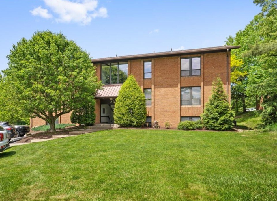 200 Commerce Dr, Coraopolis, PA à vendre Photo de l’immeuble– Image 1 sur 30