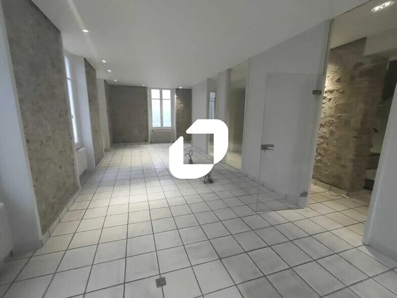 Bureau dans Bièvres à louer - Photo de l’immeuble – Image 2 sur 13