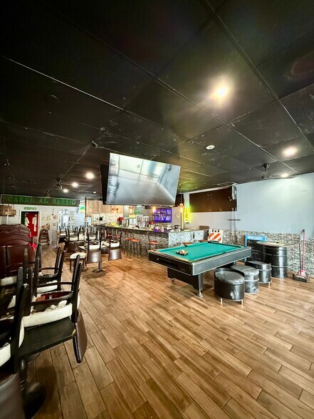 1155 N Washington Blvd, Sarasota, FL à louer - Photo de l’immeuble – Image 3 sur 18