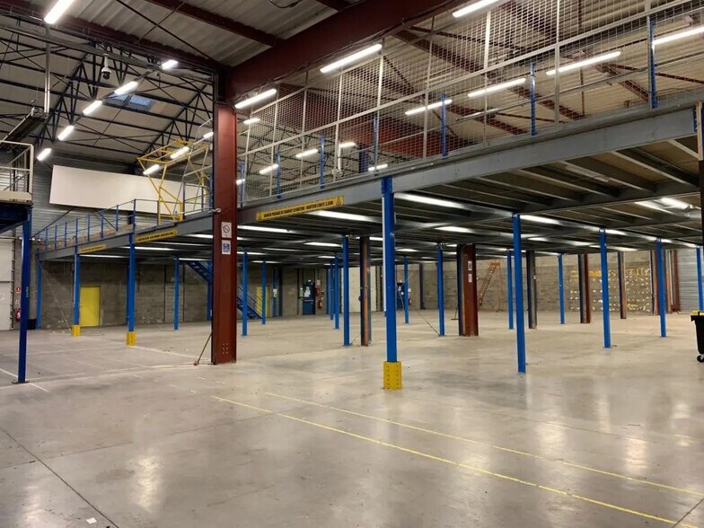 Local d’activités dans Morangis à louer - Photo intérieure – Image 1 sur 5