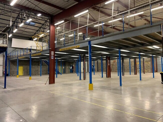 Plus de détails pour Bureau, Local d'activités à louer