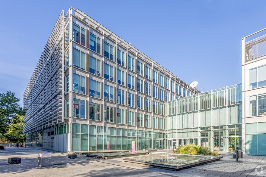 Wood Ln, Londres à louer - Photo principale – Image 1 sur 12