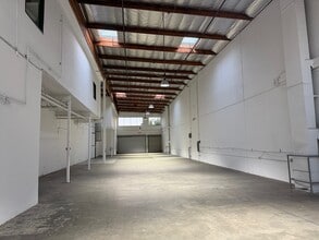 8701 Bellanca Ave, Los Angeles, CA à louer Photo intérieure– Image 1 sur 3