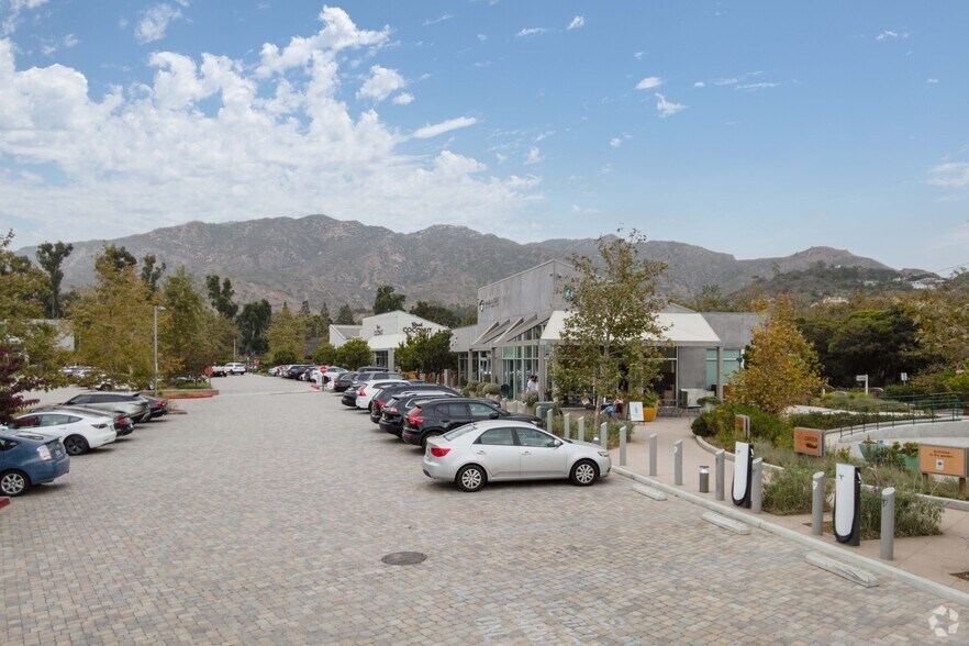 23401 Civic Center Way, Malibu, CA à vendre - Photo de l’immeuble – Image 3 sur 10