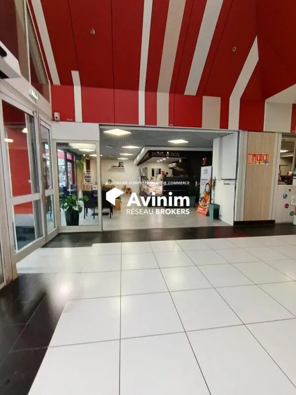 Local commercial dans Lons à louer Hall d’entrée– Image 1 sur 3