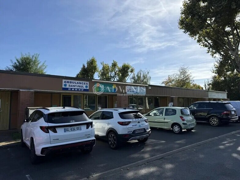 Bureau dans Croissy-Beaubourg à vendre - Photo de l’immeuble – Image 3 sur 7