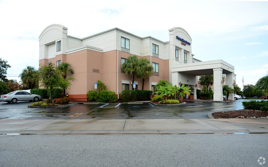3485 Ulmerton Rd, Clearwater, FL à vendre - Photo de l’immeuble – Image 3 sur 8
