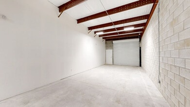 500 NW University Blvd, Port Saint Lucie, FL à louer Numérisation 3D Matterport– Image 1 sur 10