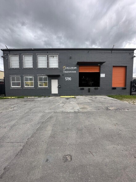 5790 NW 35th Ave, Miami, FL à vendre - Photo de l’immeuble – Image 1 sur 4