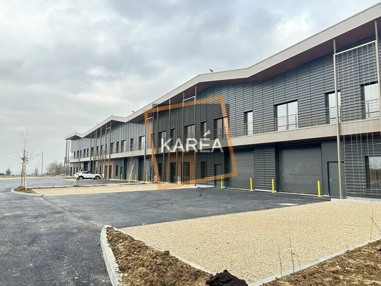 Local d’activités dans Coupvray à louer - Photo de l’immeuble – Image 3 sur 5