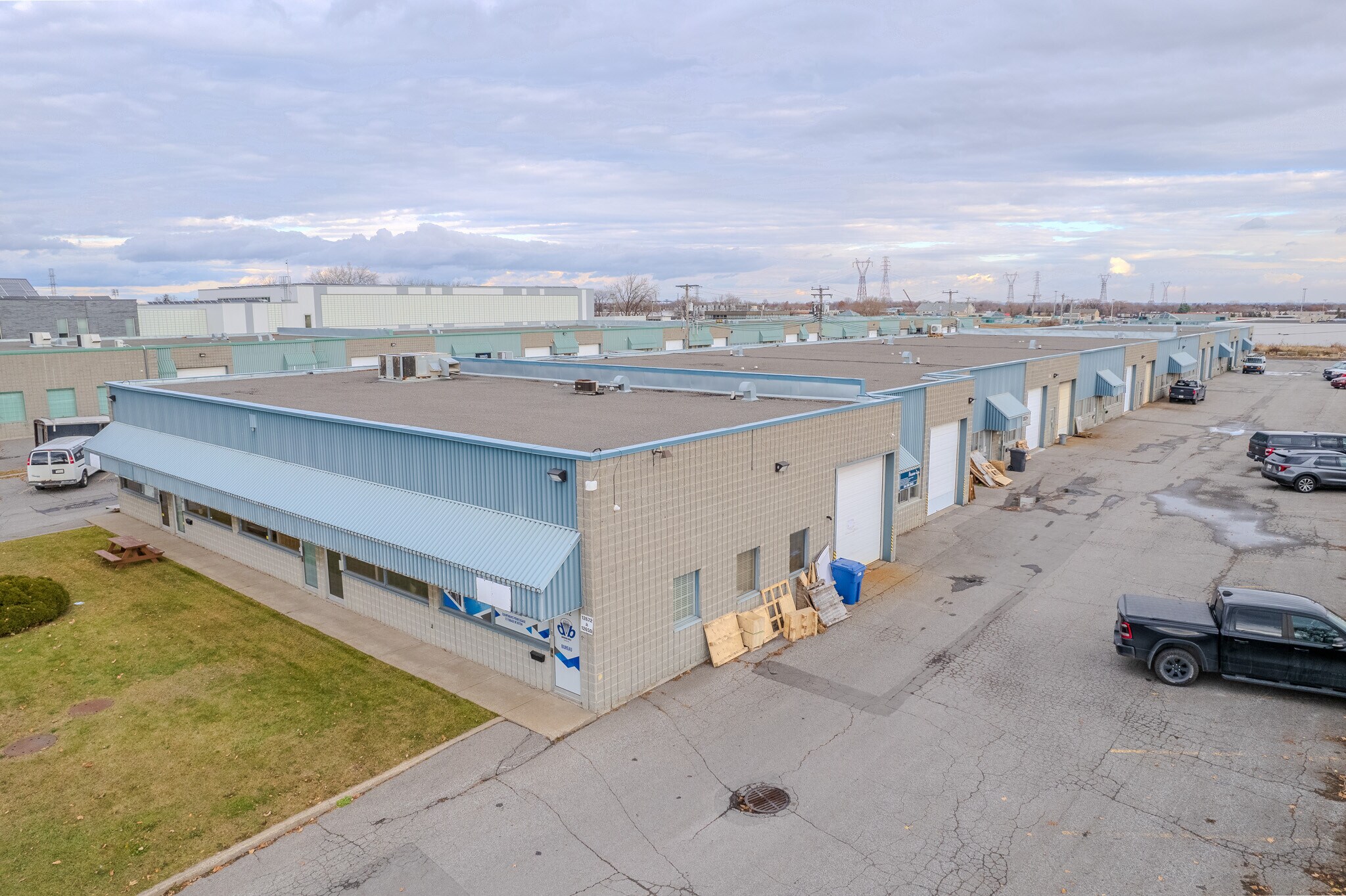 12650-12702 Boul Industriel, Montréal, QC à vendre Photo de l’immeuble– Image 1 sur 8
