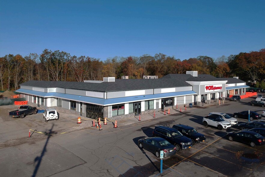 393 Willis Ave, Roslyn Heights, NY à louer - Photo de l’immeuble – Image 2 sur 3