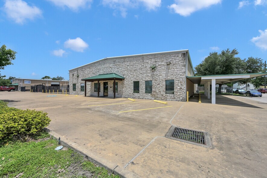 11322 Neeshaw Dr, Houston, TX à louer - Photo de l’immeuble – Image 3 sur 39
