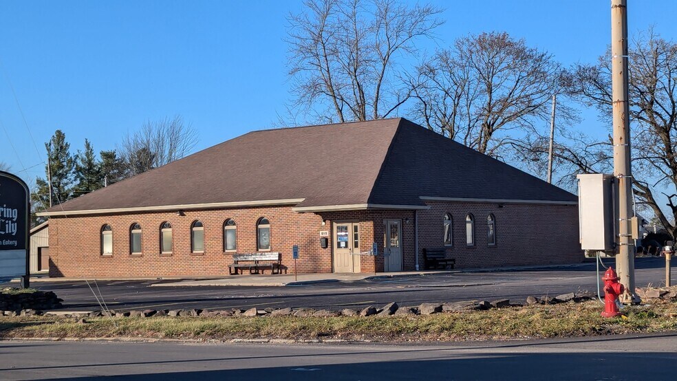 819 E Main St, Crestline, OH à vendre - Photo de l’immeuble – Image 1 sur 15