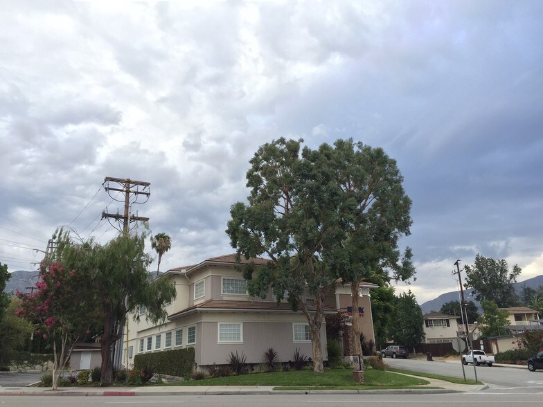 1433 Foothill Blvd, La Cañada Flintridge, CA à louer - Photo de l’immeuble – Image 3 sur 5
