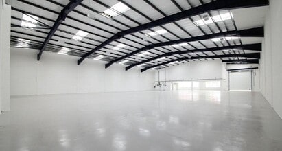 Bath House Rd, Croydon à louer Photo intérieure– Image 1 sur 2