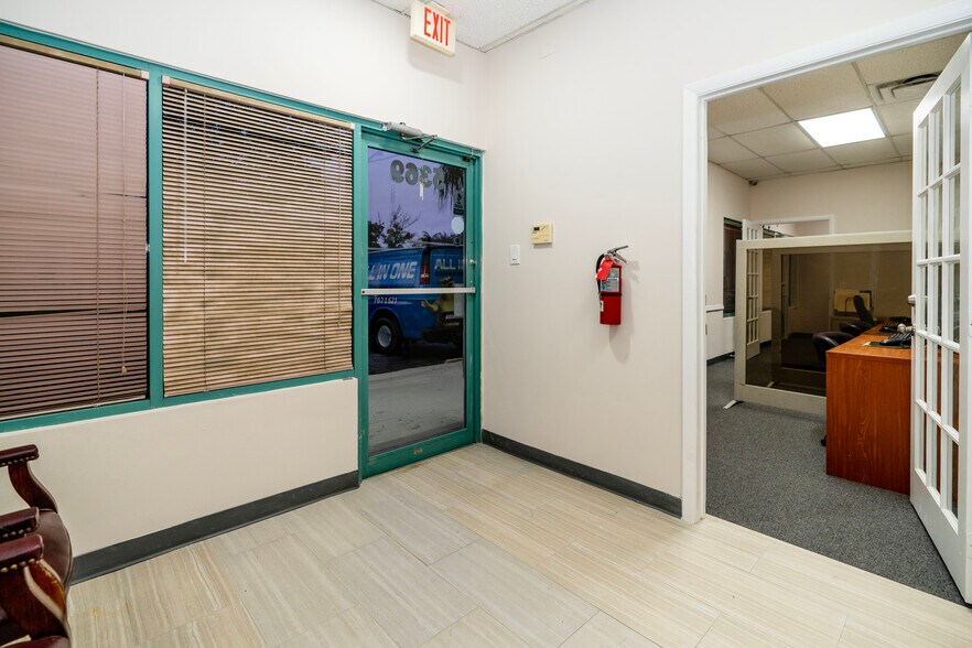 5369 N Nob Hill Rd, Sunrise, FL à louer - Photo de l’immeuble – Image 2 sur 10