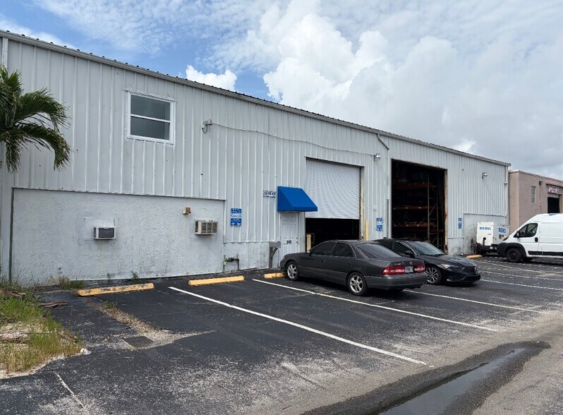 540 NE 26th Ct, Pompano Beach, FL à louer - Photo de l’immeuble – Image 2 sur 6