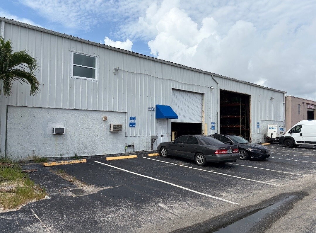 540 NE 26th Ct, Pompano Beach, FL à louer Photo de l’immeuble– Image 1 sur 4