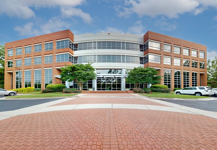 4309 Emperor Blvd, Durham, NC à louer - Photo de l’immeuble – Image 1 sur 4