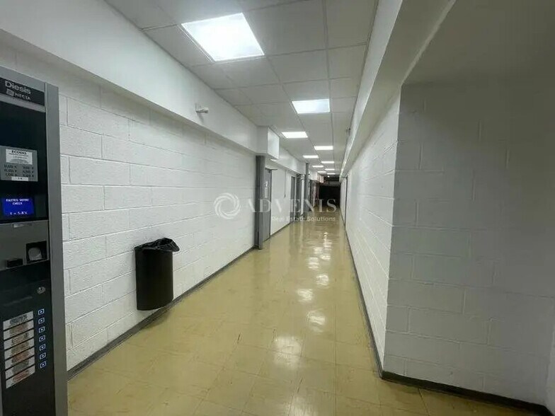 5 Rue Des Frères Lumière, Plaisir à louer - Photo intérieure – Image 2 sur 10