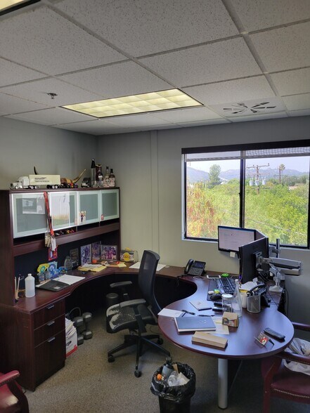2626 Foothill Blvd, La Crescenta, CA à louer - Photo intérieure – Image 3 sur 23