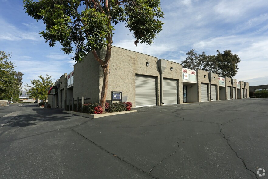 1551 W 13th St, Upland, CA à louer - Photo de l’immeuble – Image 3 sur 4