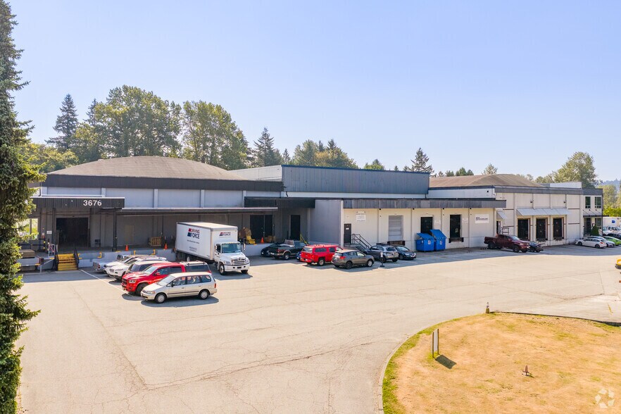 3676 Bainbridge Ave, Burnaby, BC à louer - Photo de l’immeuble – Image 2 sur 3