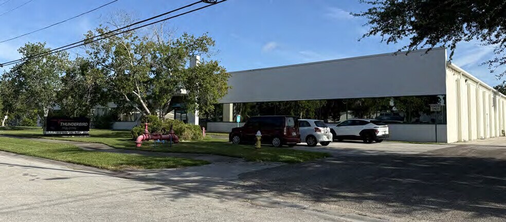 2050 Sunnydale Blvd W, Clearwater, FL à vendre - Photo de l’immeuble – Image 2 sur 14