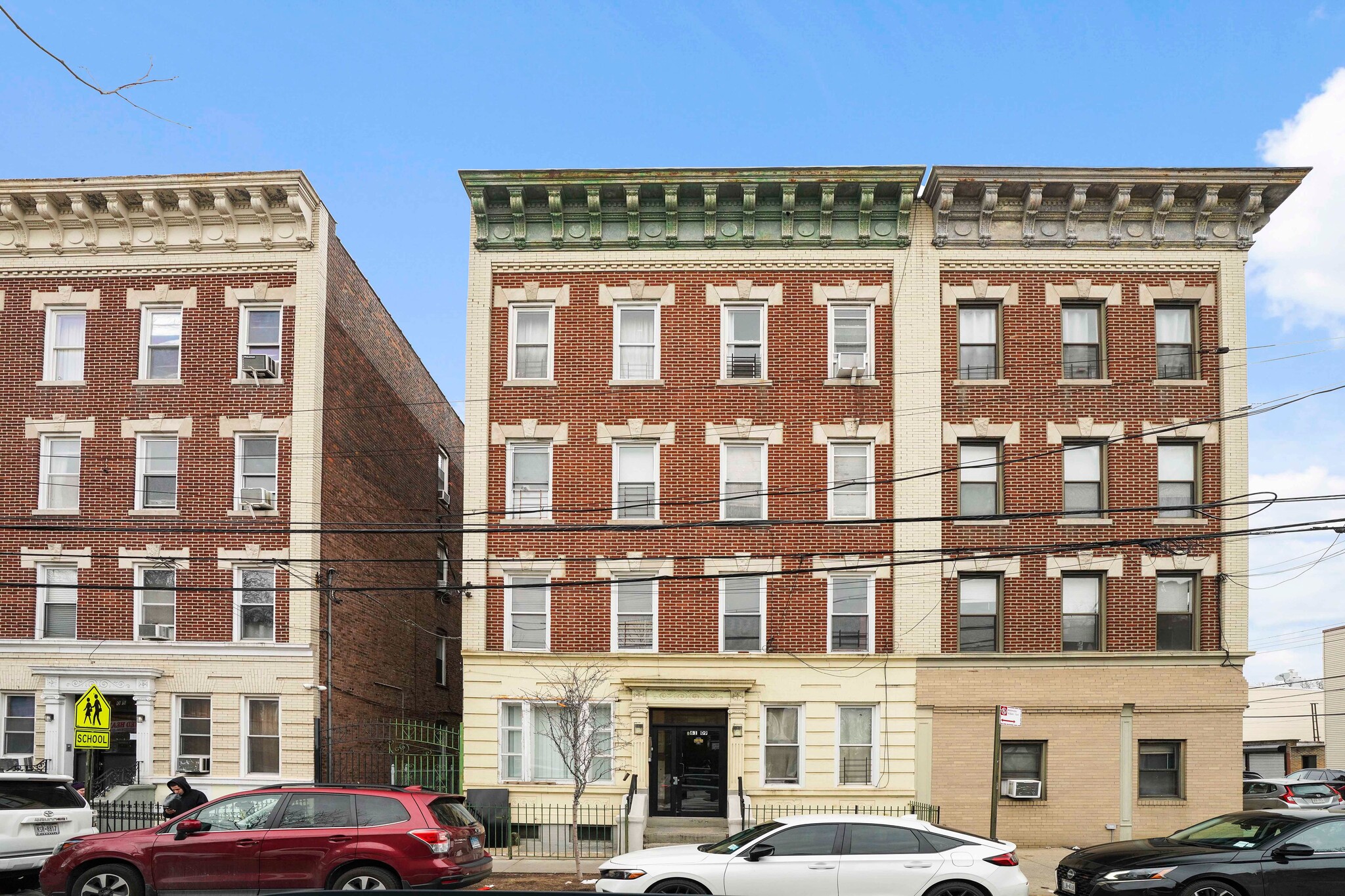 6109 Catalpa Ave, Ridgewood, NY à vendre Photo principale– Image 1 sur 24