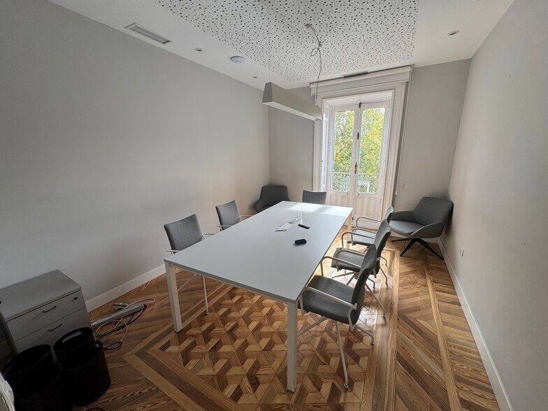 Calle de Alfonso XII, 20, Madrid, Madrid à louer - Photo de l’immeuble – Image 2 sur 12