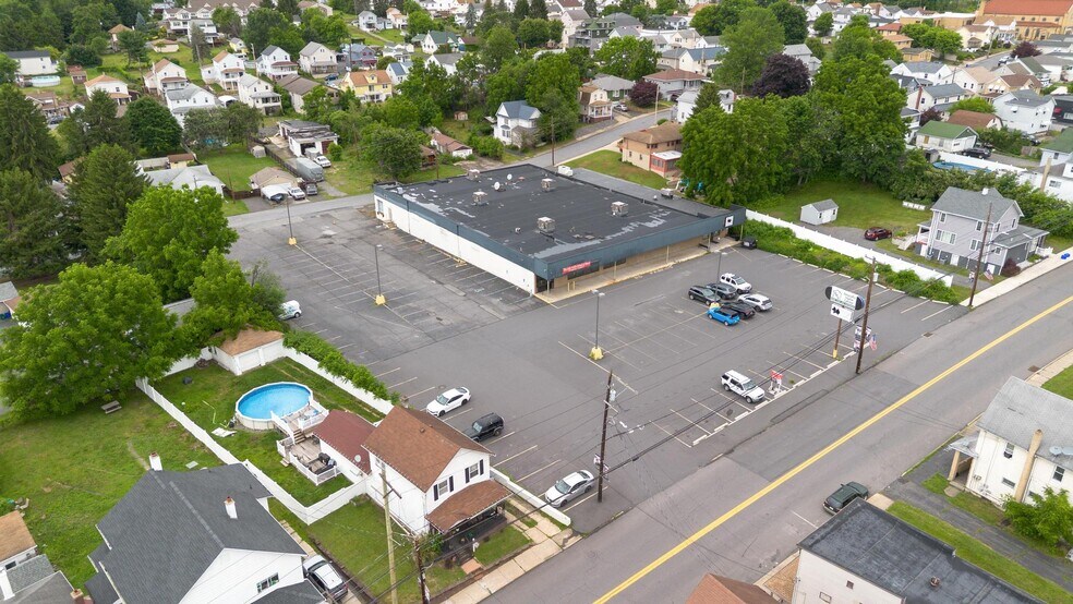 629 S Main St, Old Forge, PA à louer - Photo de l’immeuble – Image 3 sur 15