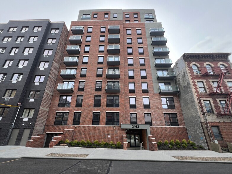 3162 Villa Ave, Bronx, NY à vendre - Photo de l’immeuble – Image 1 sur 17