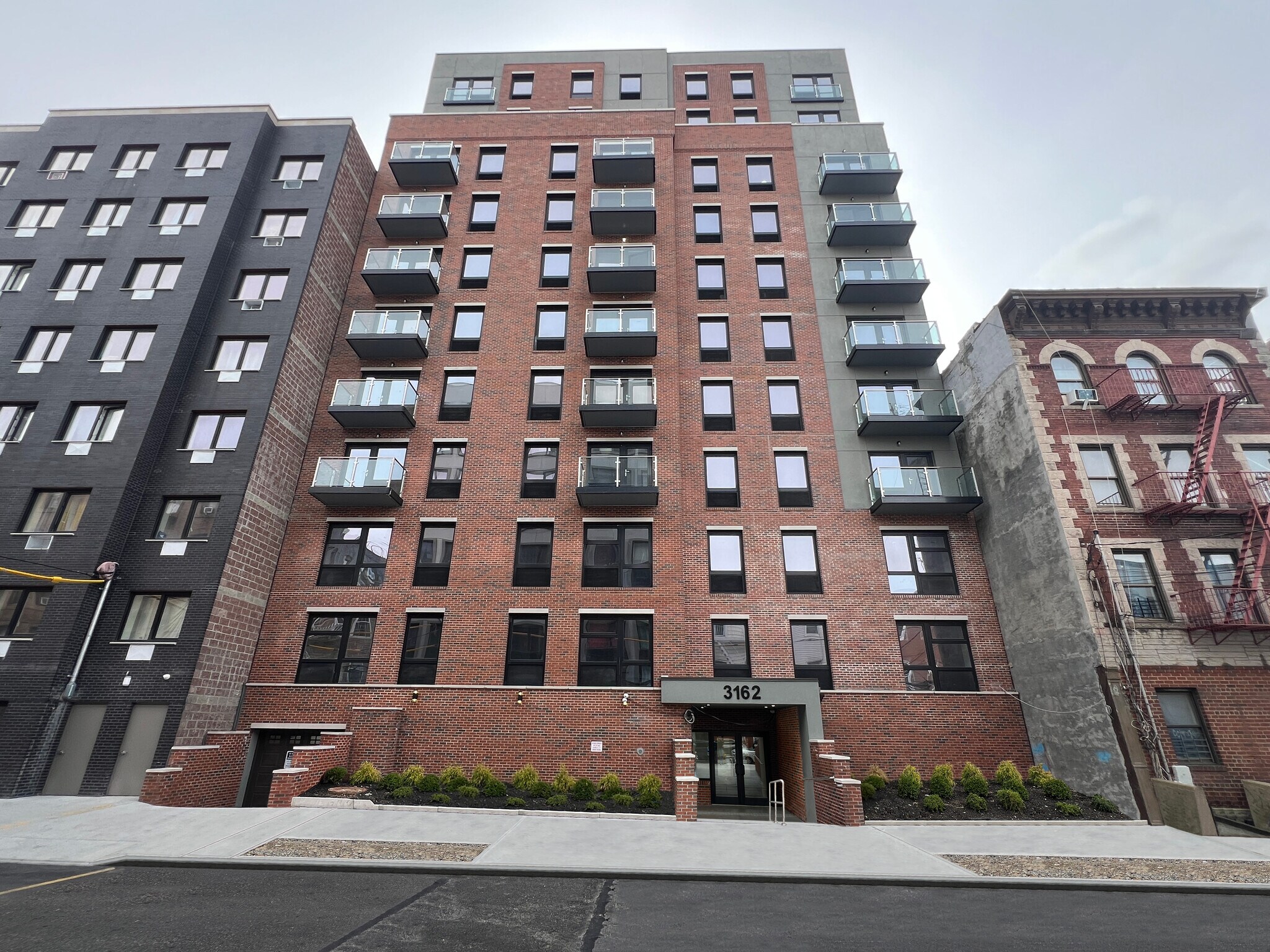 3162 Villa Ave, Bronx, NY à vendre Photo de l’immeuble– Image 1 sur 18