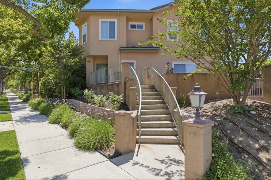 1101 East Ave, Burbank, CA à vendre - Photo de l’immeuble – Image 3 sur 41
