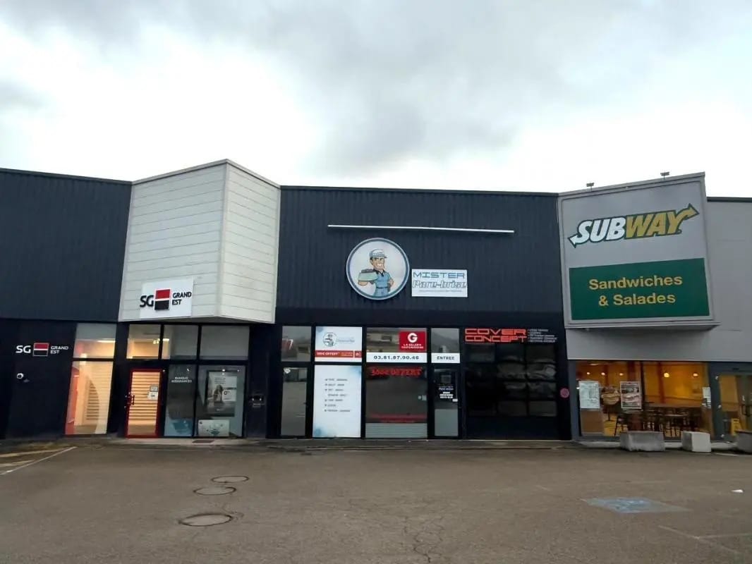 Local commercial dans Besançon à louer Photo de l’immeuble– Image 1 sur 9