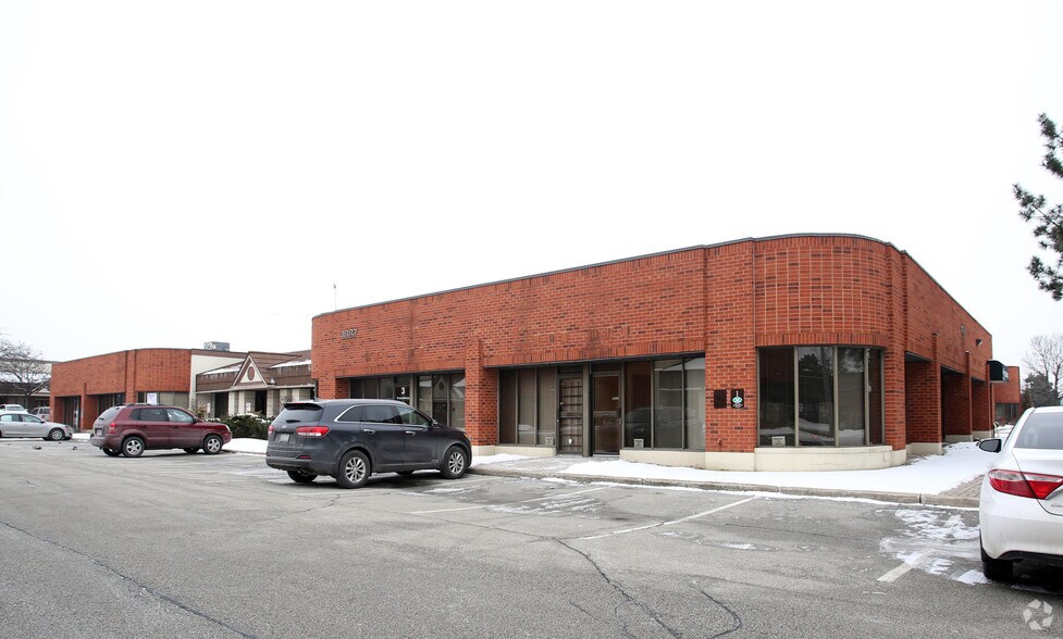 1087 Meyerside Dr, Mississauga, ON à louer - Photo de l’immeuble – Image 2 sur 4