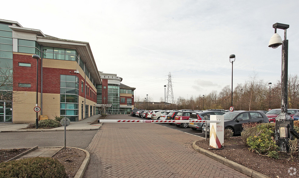210 Birchwood Blvd, Warrington à louer - Photo de l’immeuble – Image 3 sur 3