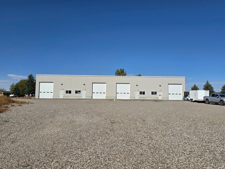 1380 N 800 E, Shelley, ID à louer - Photo principale – Image 1 sur 16