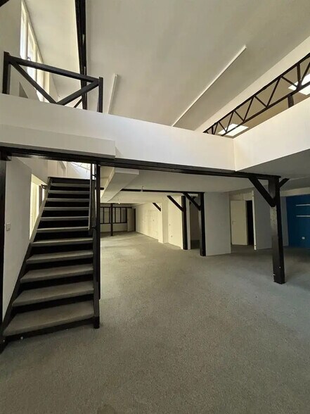 Bureau dans Saint-Mandé à vendre - Photo de l’immeuble – Image 2 sur 10